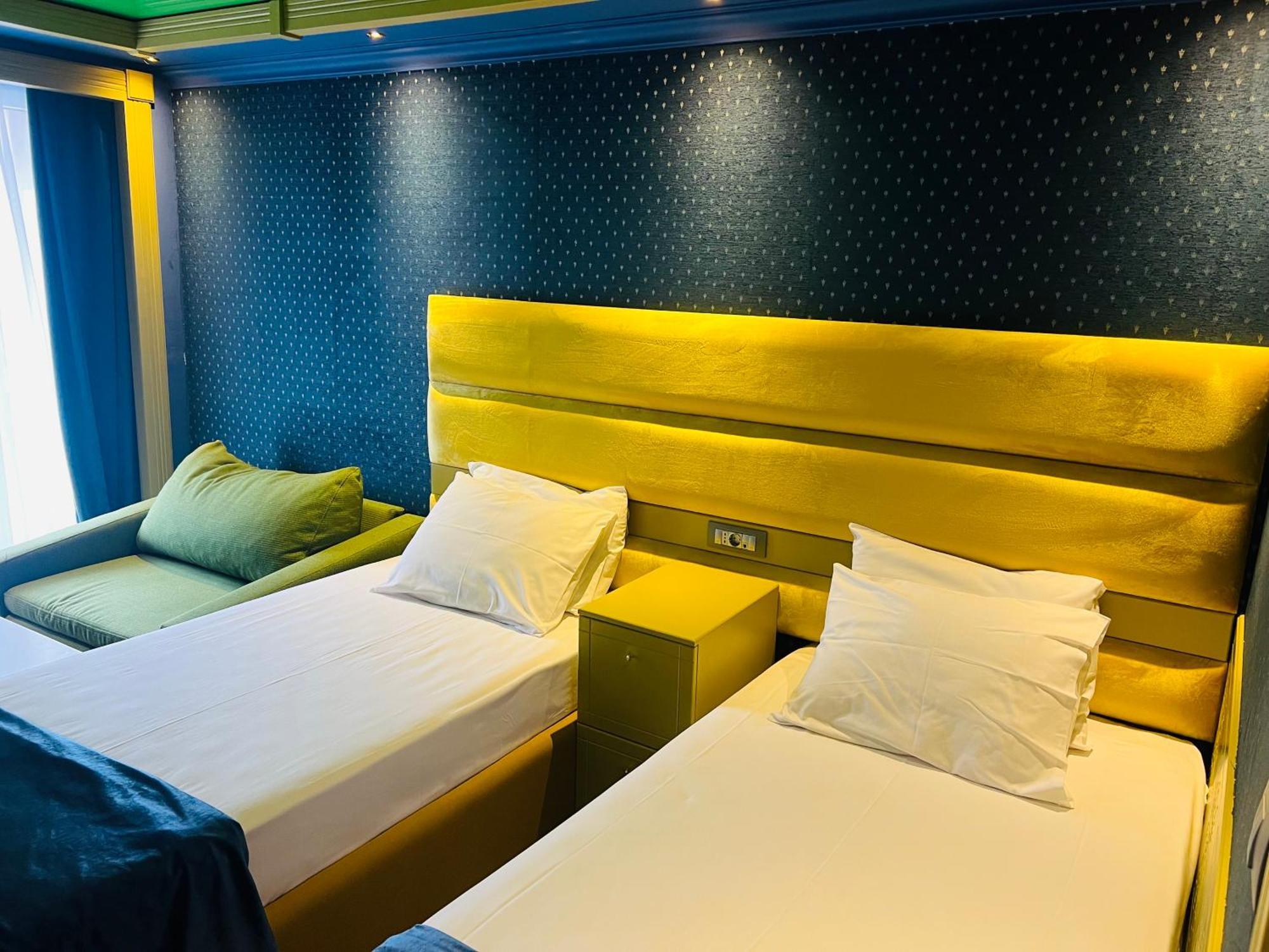 Hotel Craiova By Phoenicia Blue View Olimp Buitenkant foto