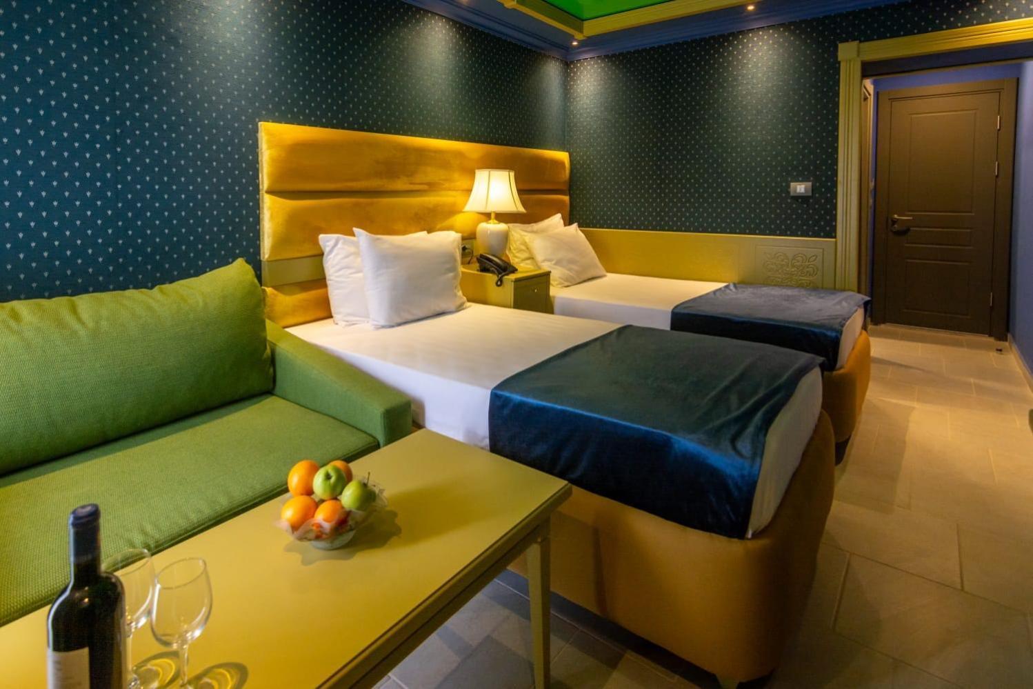 Hotel Craiova By Phoenicia Blue View Olimp Buitenkant foto