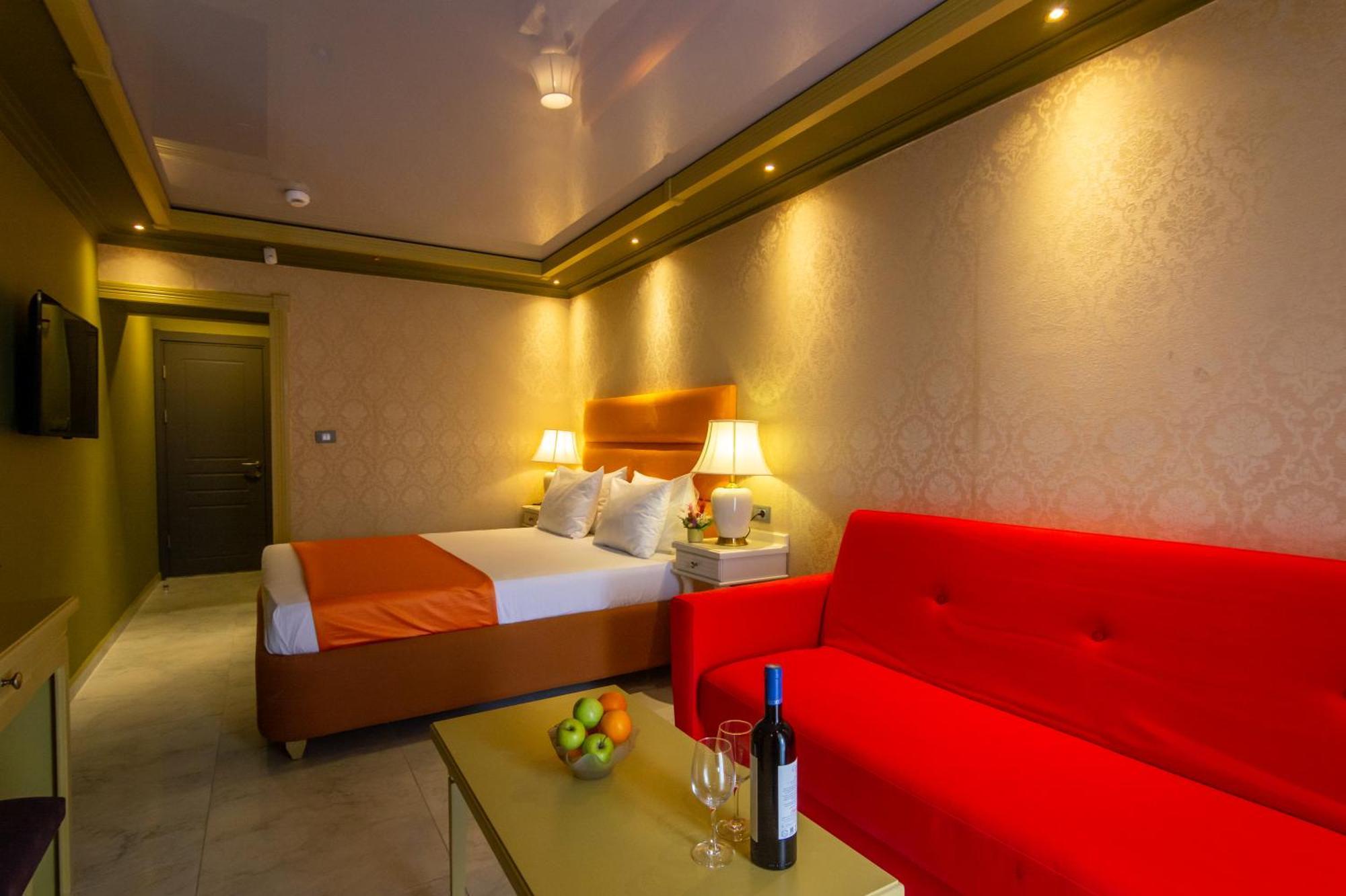 Hotel Craiova By Phoenicia Blue View Olimp Buitenkant foto