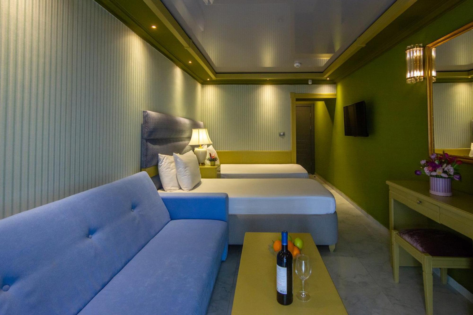 Hotel Craiova By Phoenicia Blue View Olimp Buitenkant foto
